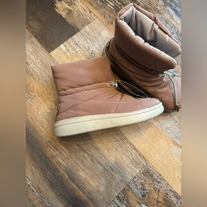 Hey Dude Womens Margot Eco Bootie Boot Antique Rose Water Resistant Size 7 New